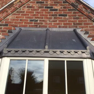 Lead flat roof over a bay window with wood rolls – flat roofing Lincoln