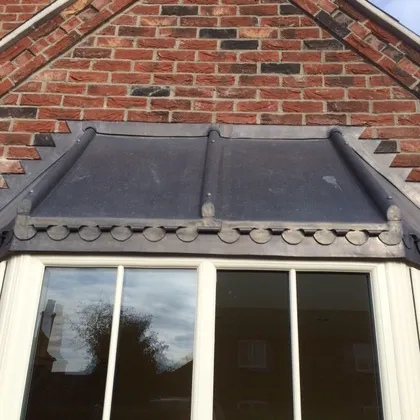 Lead flat roof over a bay window with wood rolls – flat roofing Lincoln