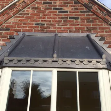 Lead flat roof over a bay window with wood rolls – flat roofing Lincoln
